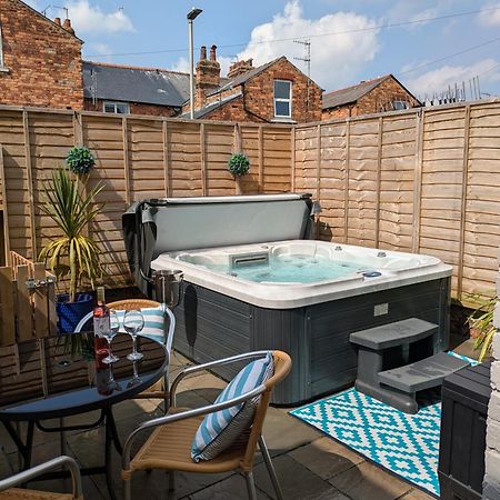 Vila Seaside Escapes - With Relaxing Hot Tub! Scarborough Exteriér fotografie