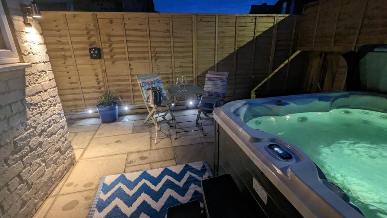 Vila Seaside Escapes - With Relaxing Hot Tub! Scarborough Exteriér fotografie