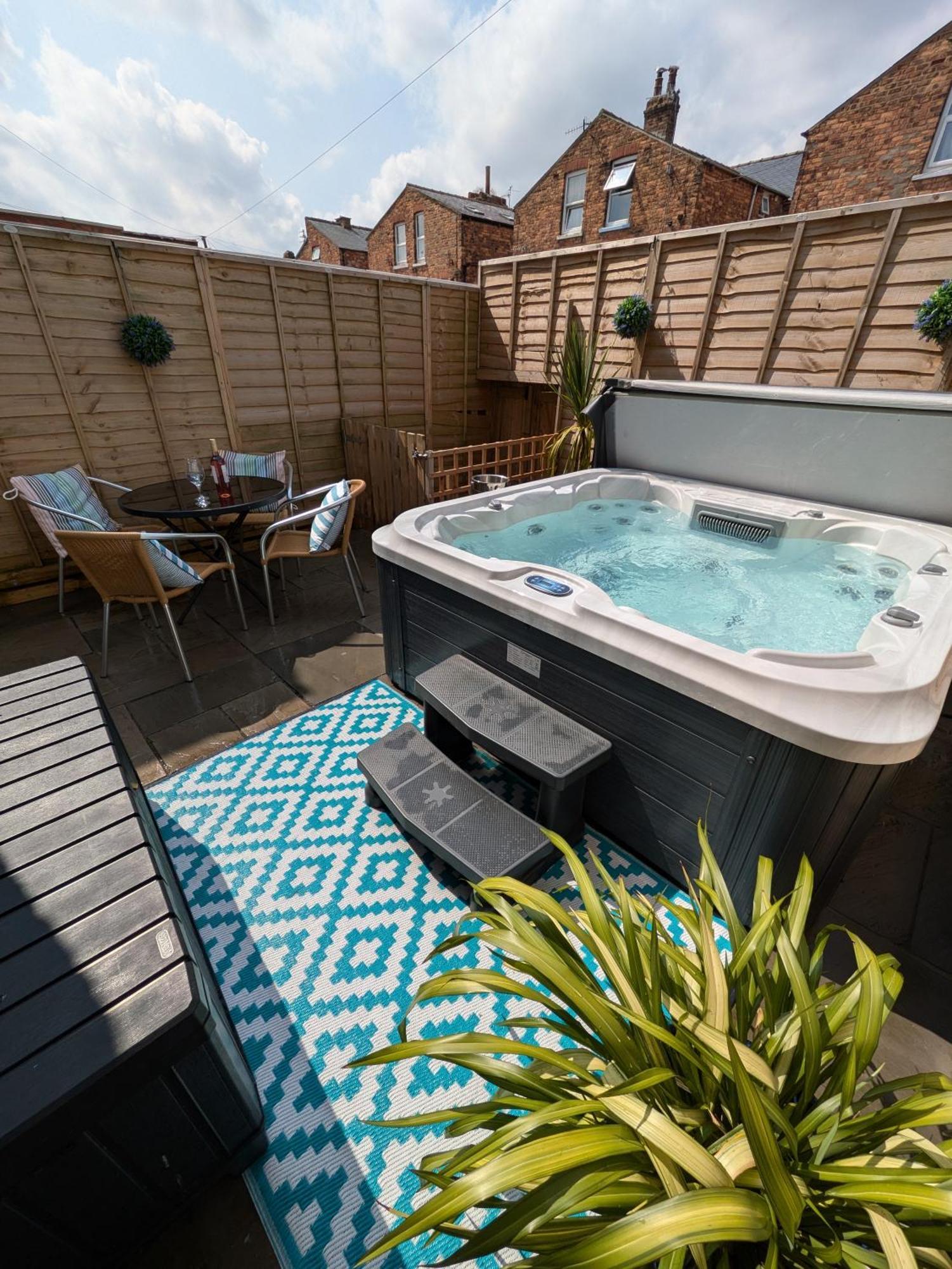 Vila Seaside Escapes - With Relaxing Hot Tub! Scarborough Exteriér fotografie